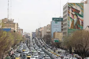 Iranianos relatam sensação de abandono do governo durante ataques dos EUA e Israel a Teerã