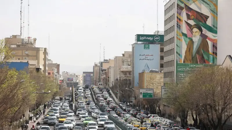 Trump ordena amplo ataque ao Irã e conclama população iraniana a derrubar o governo