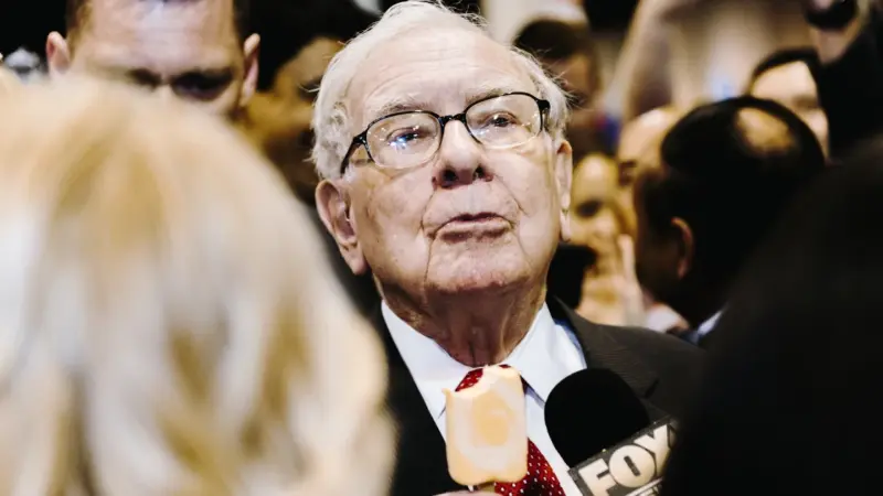 Buffett diz que vendeu Apple cedo demais, mas não pretende recomprar no atual momento de mercado