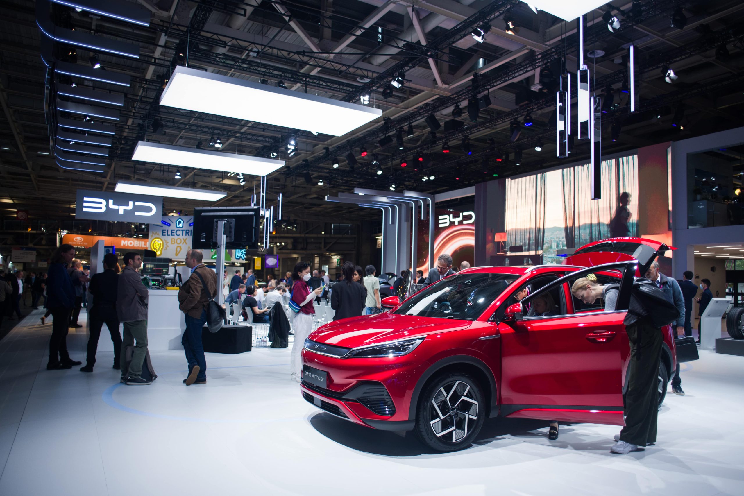 BYD apresenta baterias mais potentes e recarga ultrarrápida em tentativa de recuperar vendas domésticas