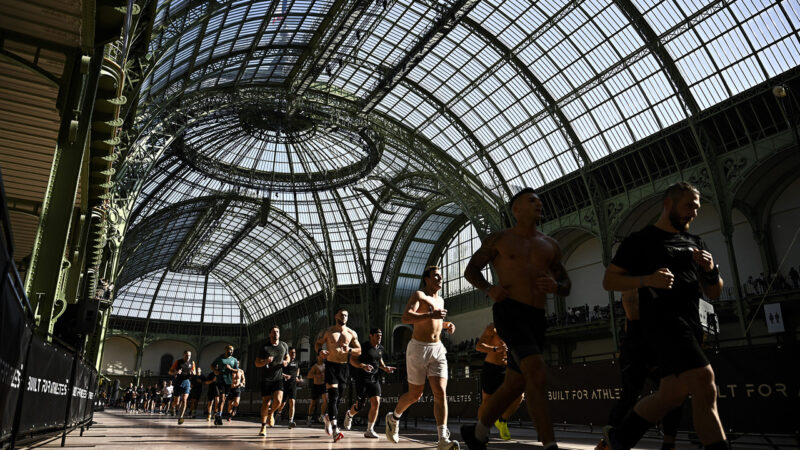 Hyrox: competição fitness cresce como evento-festival e atrai milhares em Las Vegas
