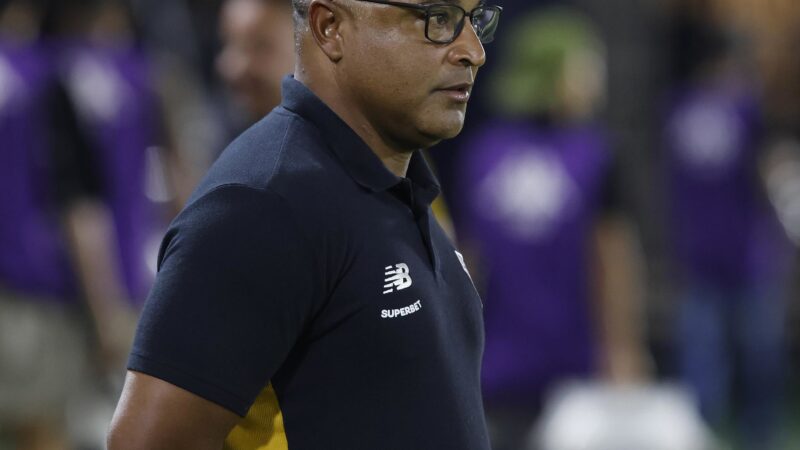 Roger Machado elogia elenco do São Paulo após vitória de virada sobre o Red Bull Bragantino