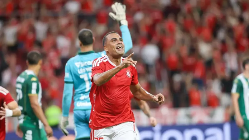 Abel Braga tem papel central nos bastidores do Internacional durante recuperação no Brasileirão