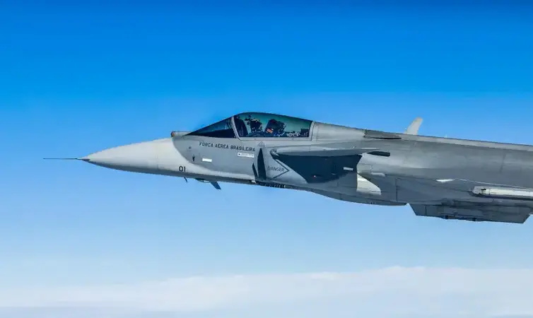 Brasil apresenta primeiro caça supersônico produzido no país e ingressa em grupo de nações com tecnologia militar avançada