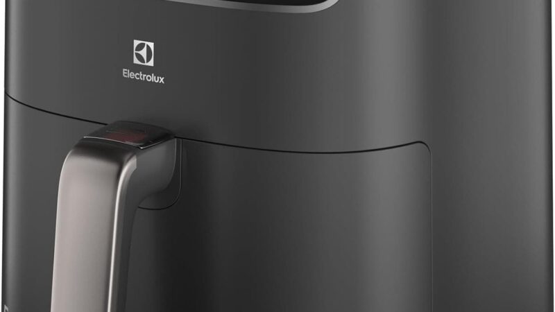 Três opções de air fryers com capacidade entre 5,6L e 6,2L em promoção