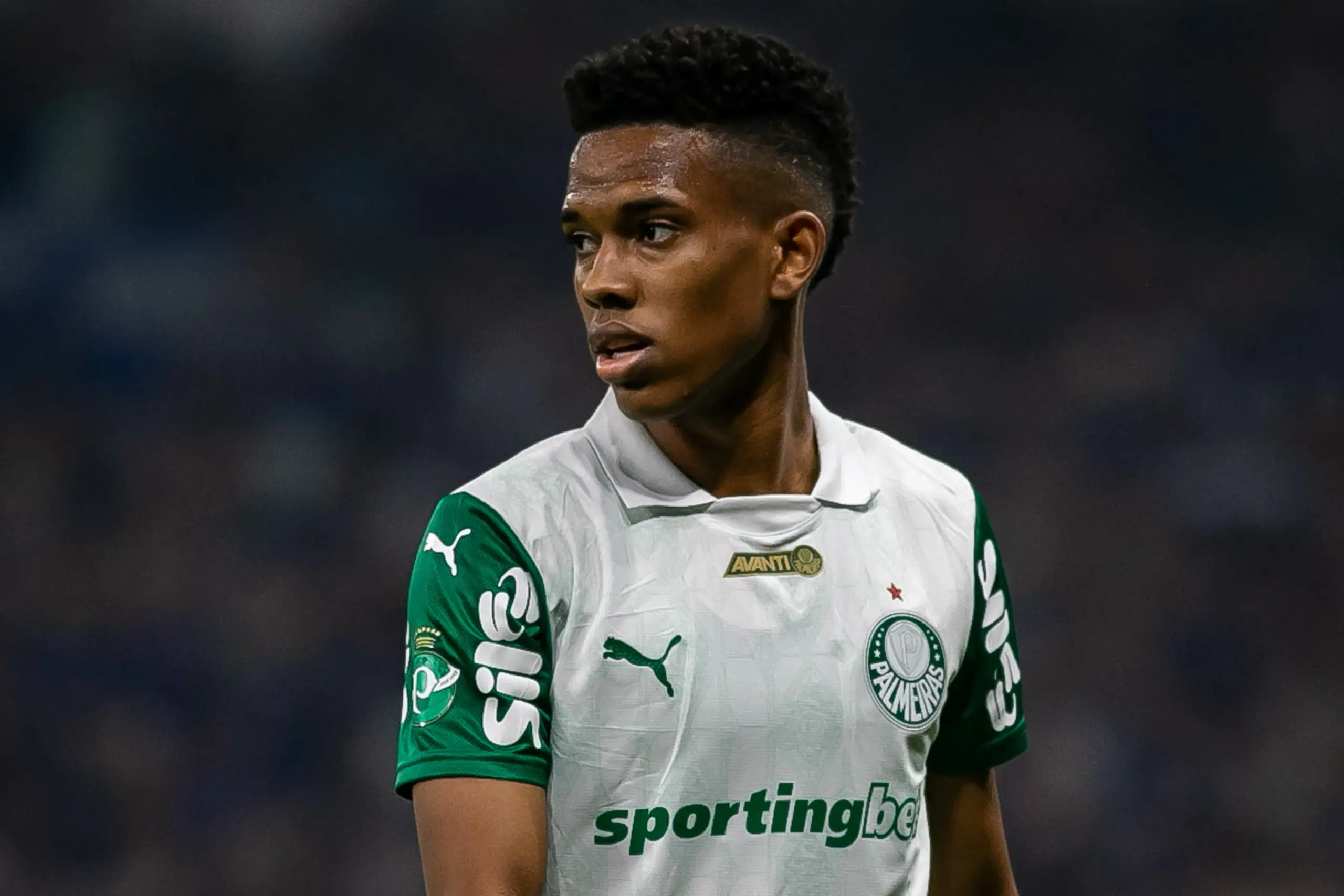 Chelsea não pretende vender Estevão e planeja renovação para jovem ex-Palmeiras
