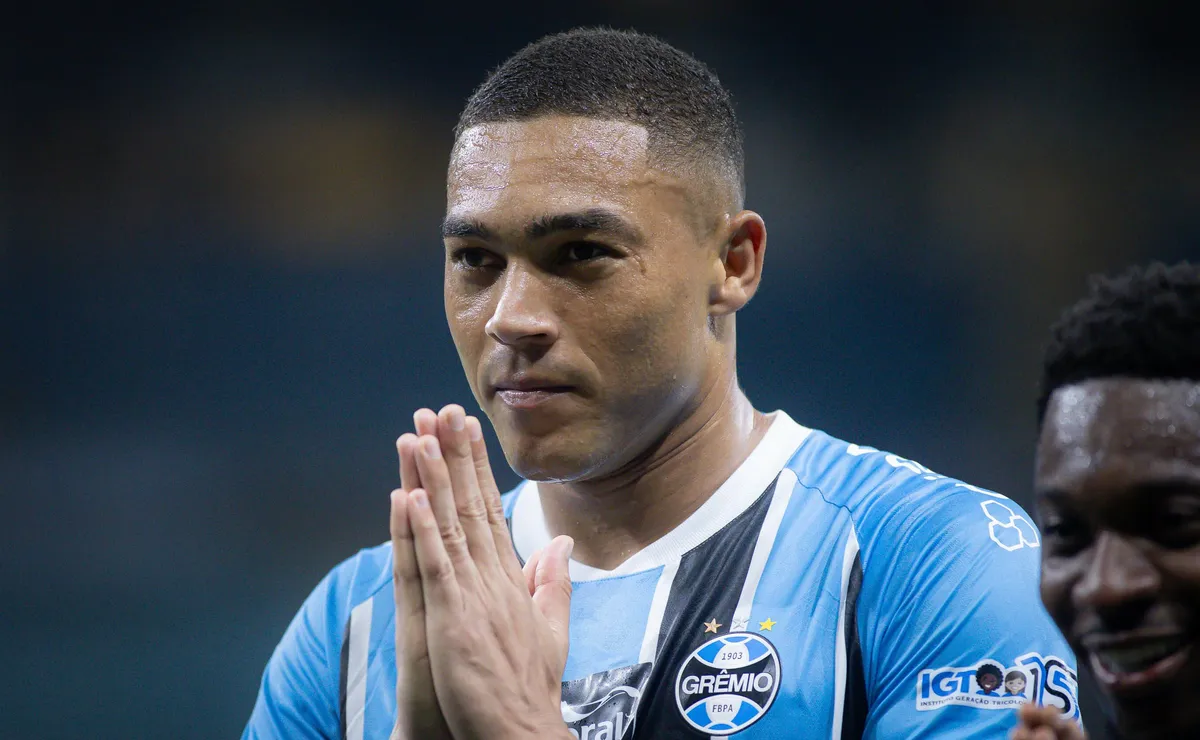 Grêmio realiza reunião presencial com representante de Carlos Vinícius e inicia negociações por renovação