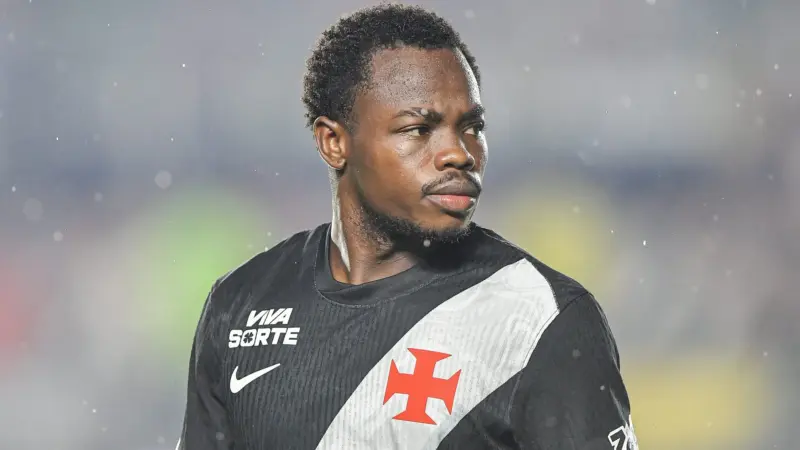 Vasco terá desfalques e define provável escalação para duelo com o Coritiba pelo Brasileirão 2026