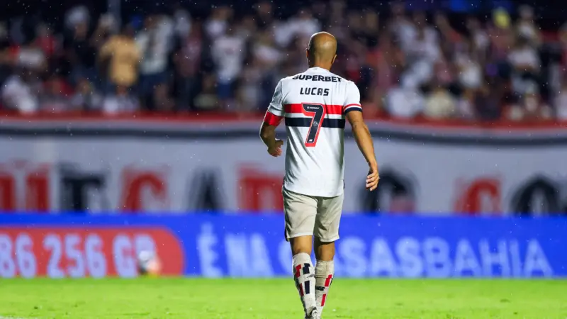 Lucas Moura negocia com o Al Ahly e pode deixar o São Paulo na próxima janela de transferências
