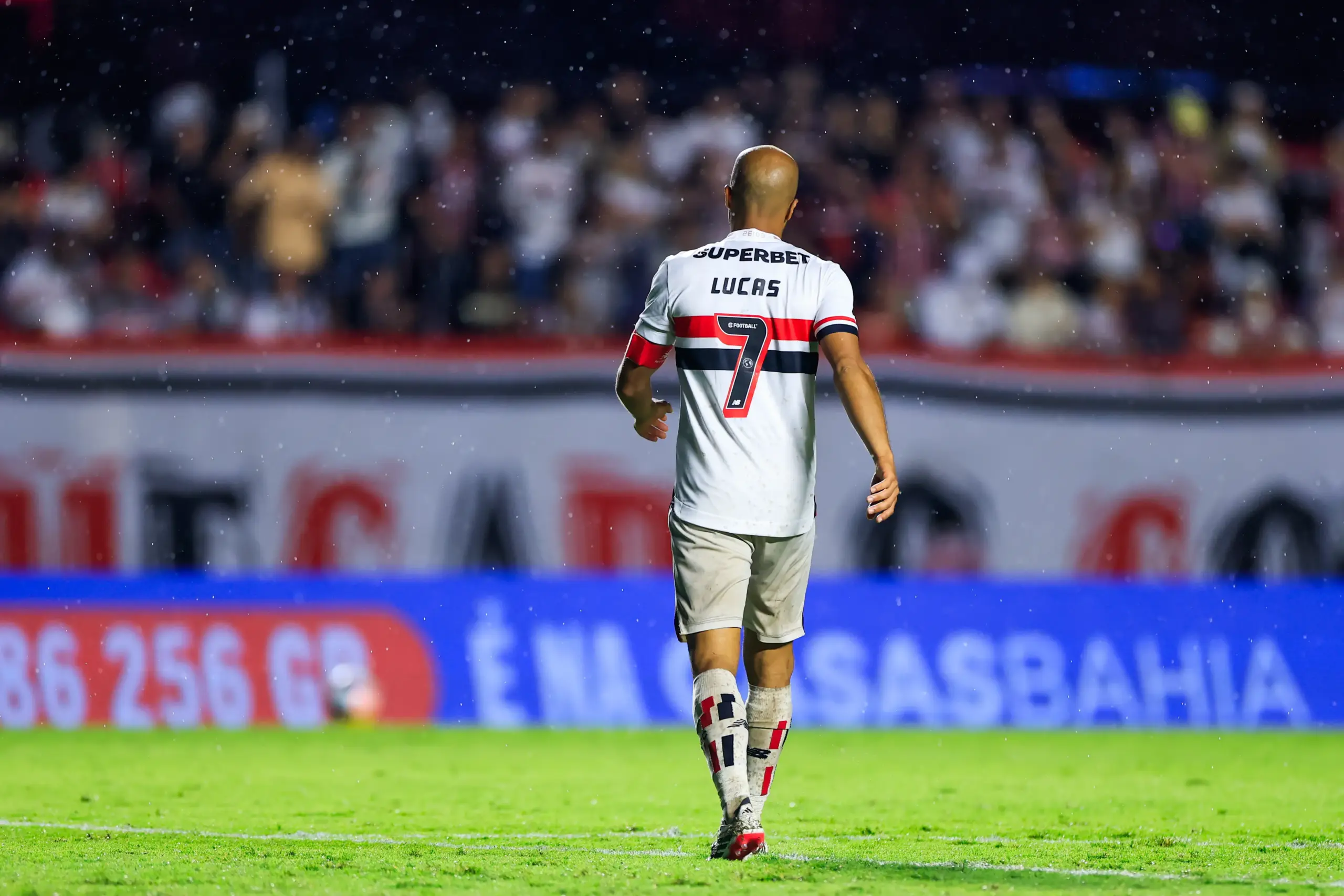 Lucas Moura negocia com o Al Ahly e pode deixar o São Paulo na próxima janela de transferências