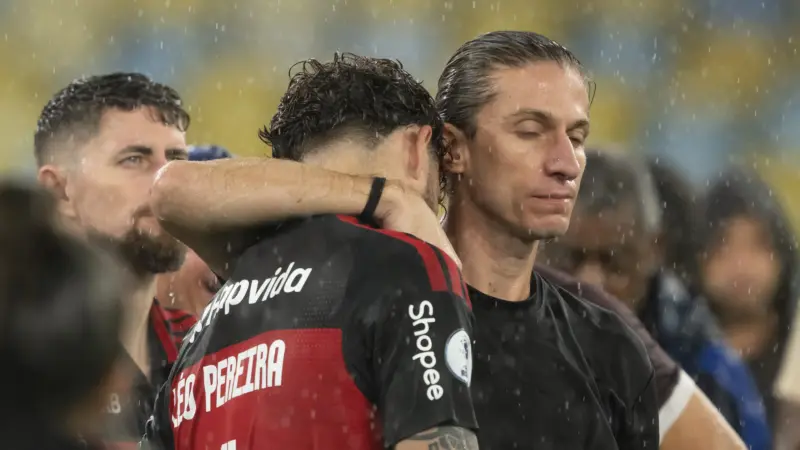 Filipe Luís surge como favorito para substituir Tite no Cruzeiro, cerca de 13 dias após saída do Flamengo