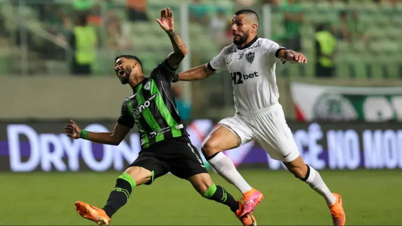 Domínguez explica opção por Junior Alonso e defende zagueiro após críticas da torcida