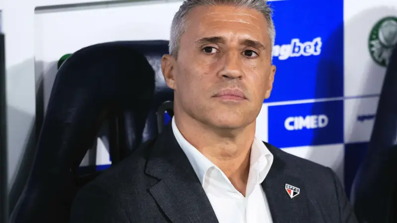 Santos demite Juan Pablo Vojvoda após derrota para o Internacional; diretoria já tem nomes na mira