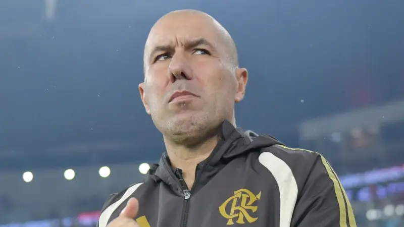 Flamengo acompanha situação do Botafogo antes do clássico; Martin Anselmi pode sacar Leo Linck