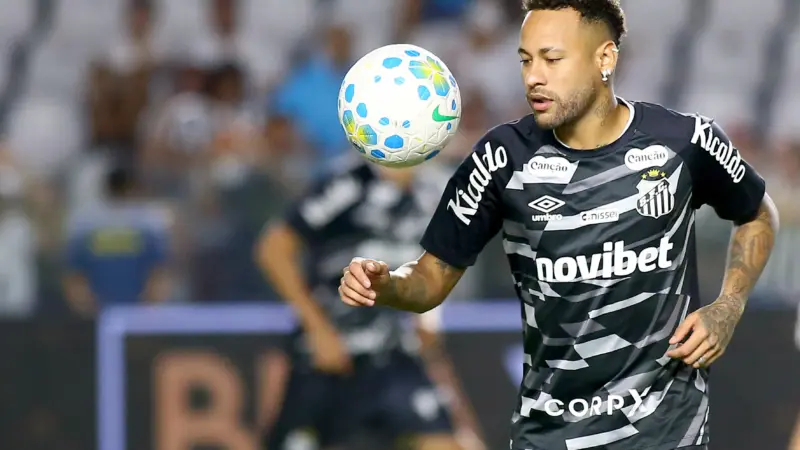 Neymar se destaca em jogo-treino e anima Santos para duelo contra o Remo