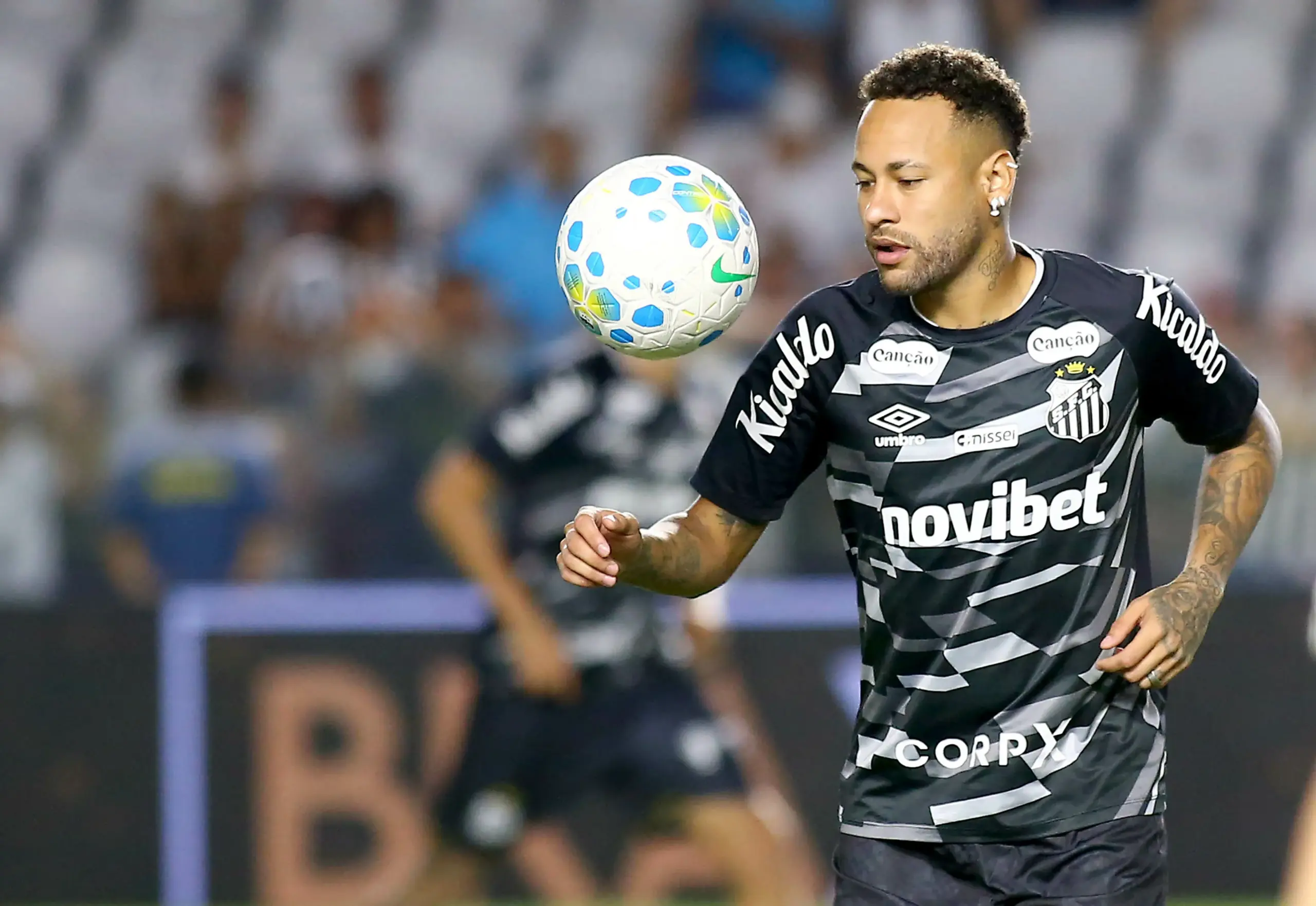 Neymar se destaca em jogo-treino e anima Santos para duelo contra o Remo