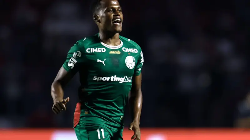 Roger Machado é alvo de xingamentos da torcida do São Paulo após derrota para o Palmeiras