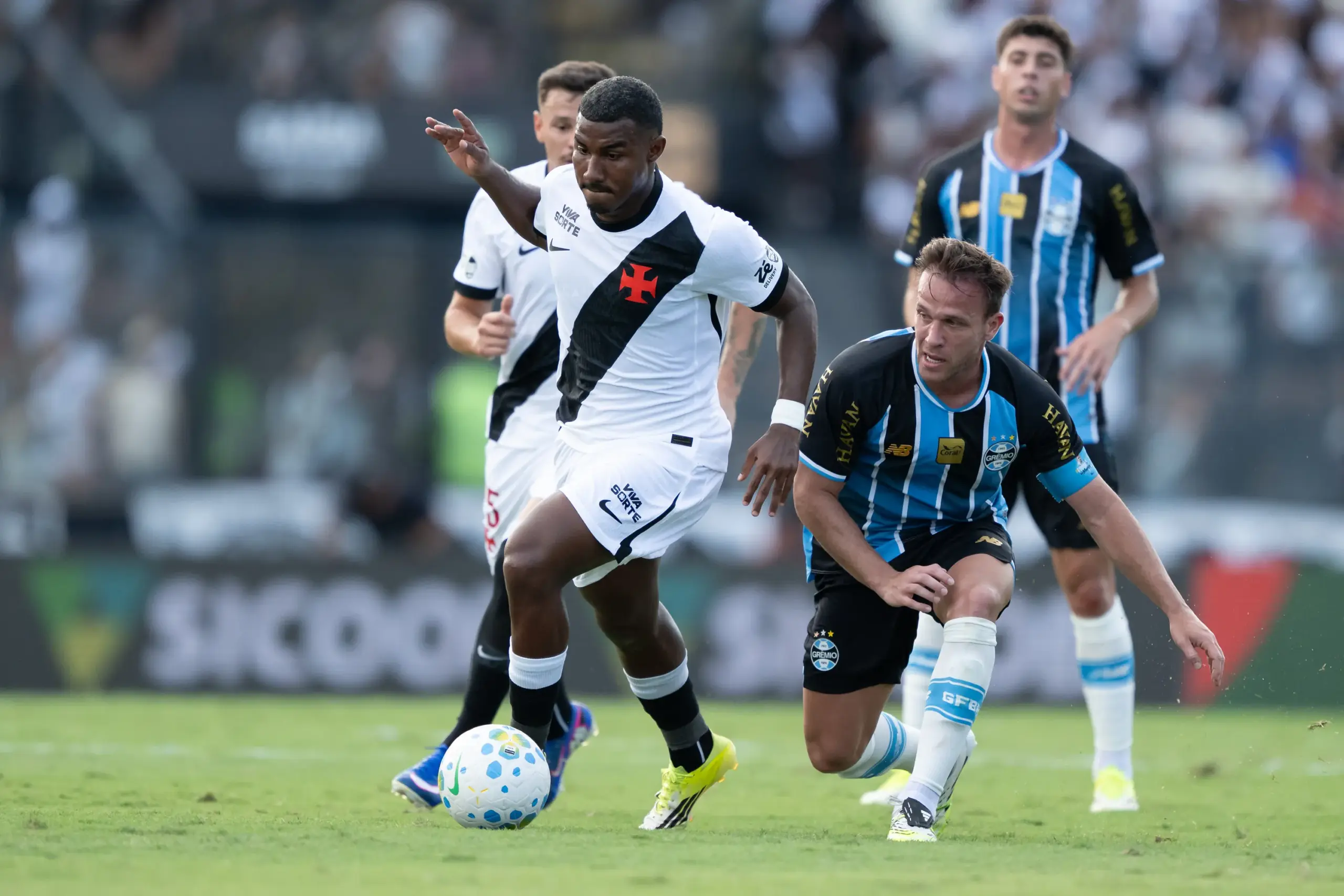 Renato Gaúcho mantém Vasco invicto e transforma time em referência ofensiva no Brasileirão