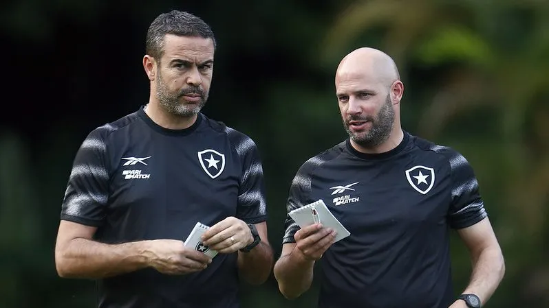 Botafogo tem negociações avançadas com ex-auxiliar Franclim Carvalho, diz jornal português