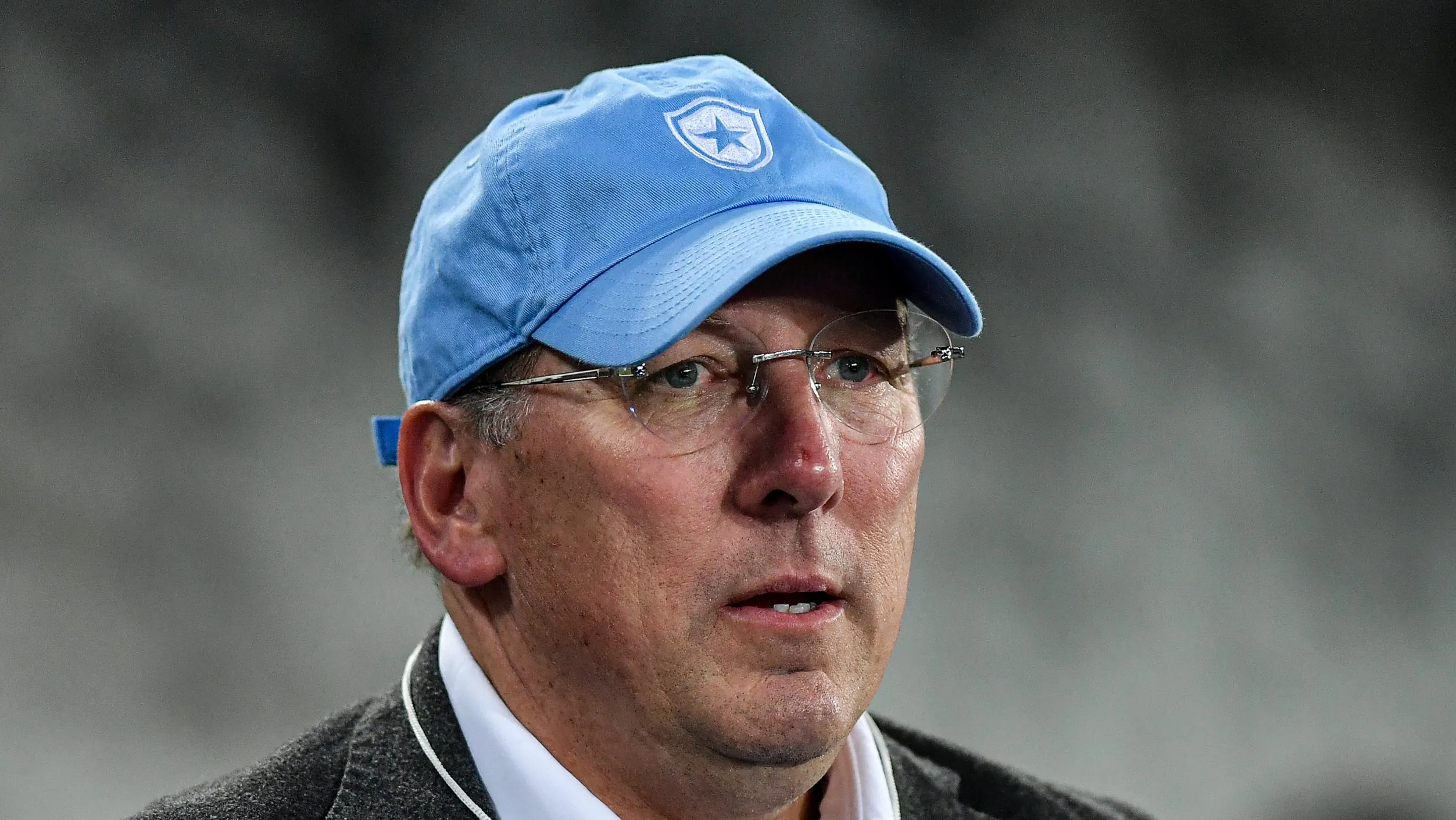 Agência ligada à CBF fiscaliza operação de John Textor no Botafogo
