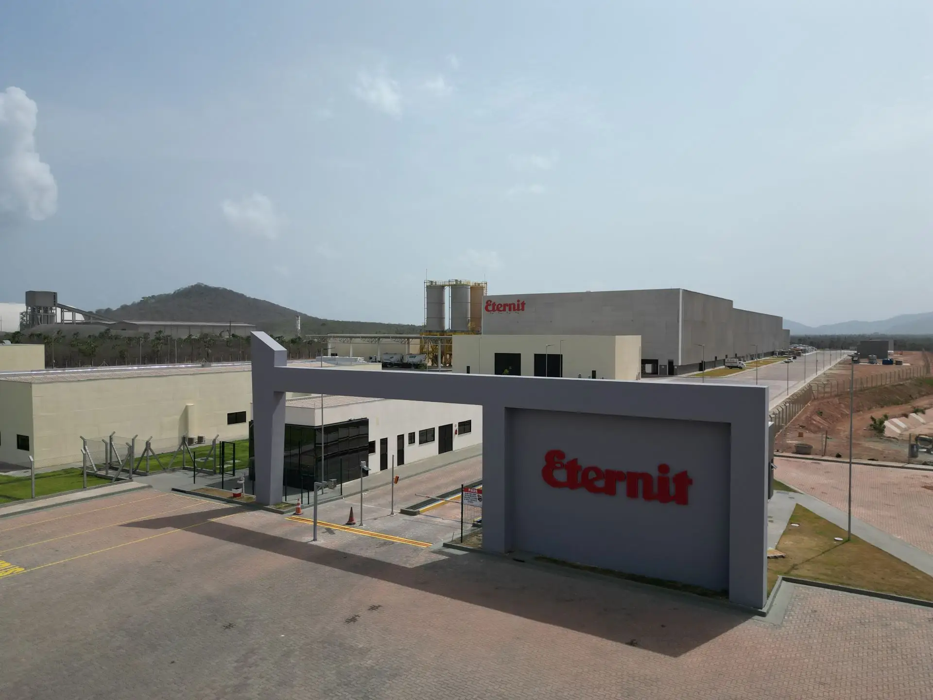Eternit fatura R$ 1,4 bilhão em 2025 e amplia aposta em construções industrializadas
