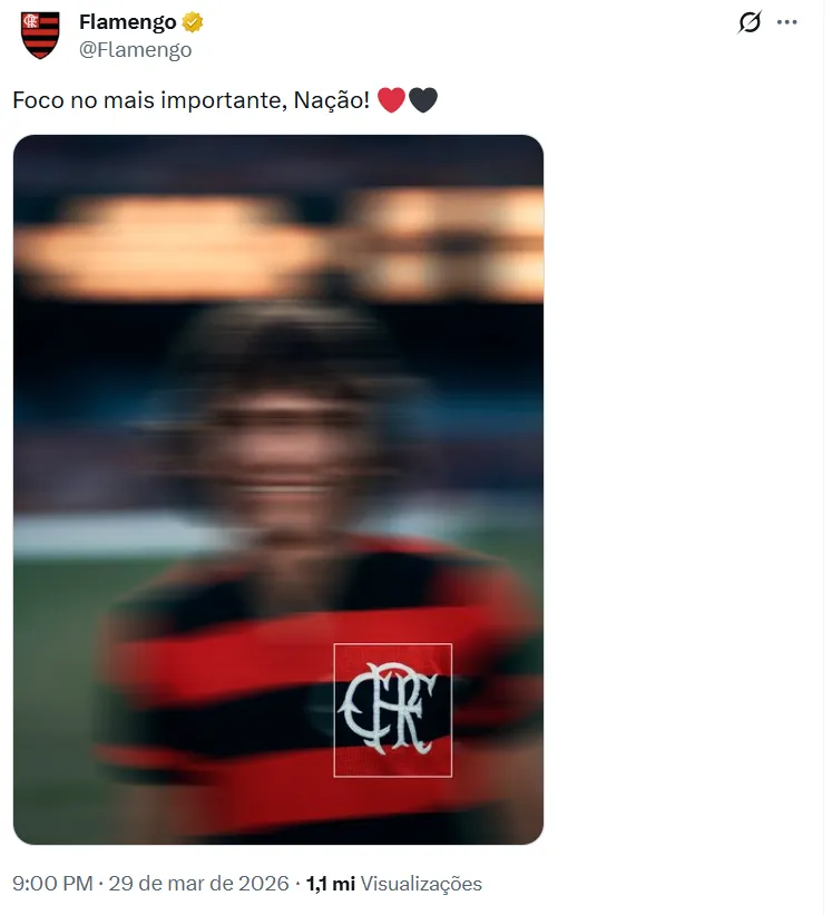 Postagem do Flamengo com montagem de Zico vira alvo de críticas e é apagada