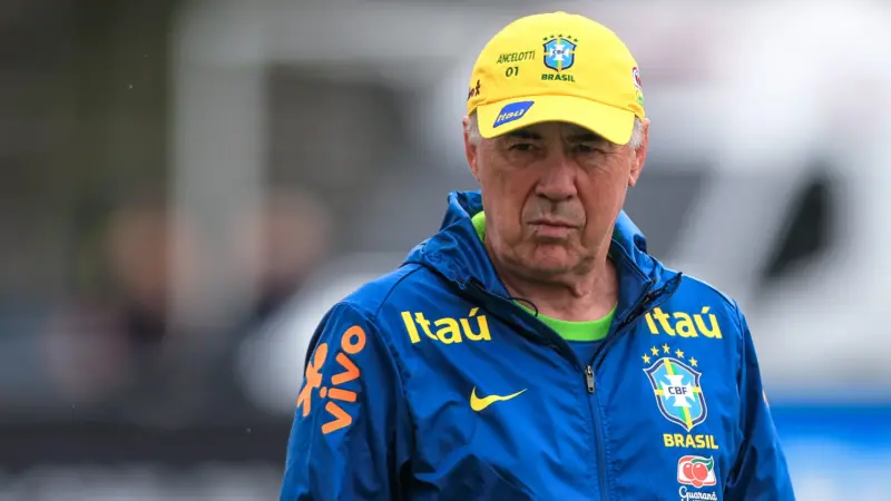 Ancelotti acompanhará Botafogo x Flamengo às 20h30 para observar Paquetá, Pedro e Léo Pereira