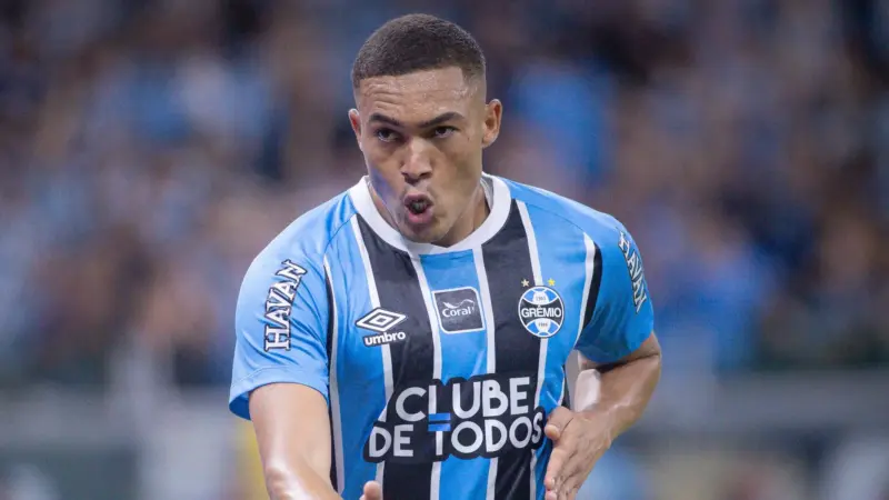 Carlos Vinícius revela bastidores do Gauchão e diz ter sofrido provocações sobre sua fé