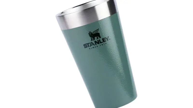 Stanley Week segue com descontos de até 50% em copos e garrafas térmicas