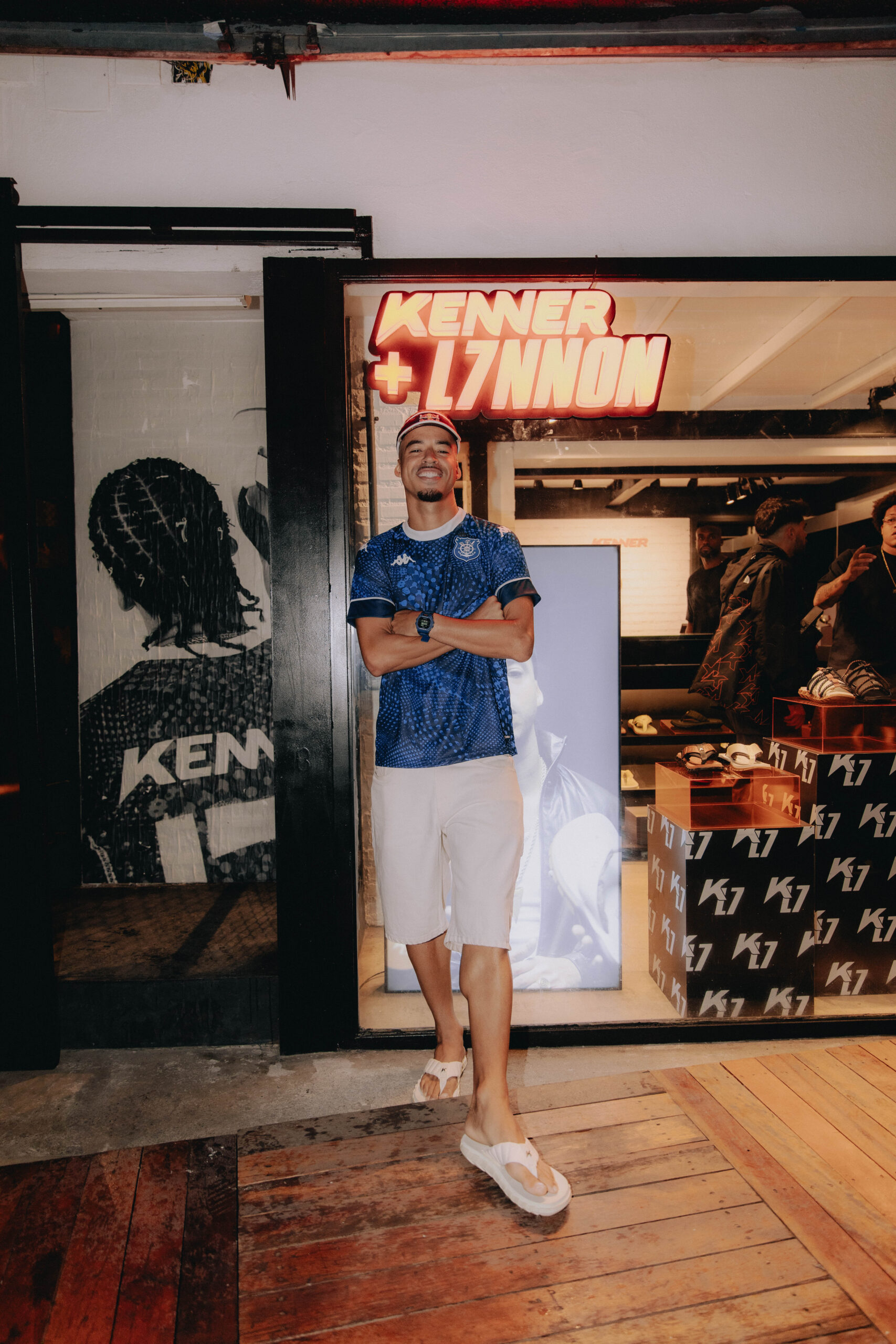 Kenner e L7nnon lançam sétima coleção de sandálias e abrem pop-up store em Madureira