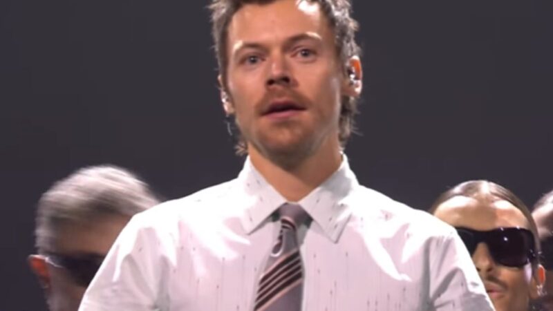 Harry Styles estreia “Aperture” ao vivo no BRIT Awards 2026
