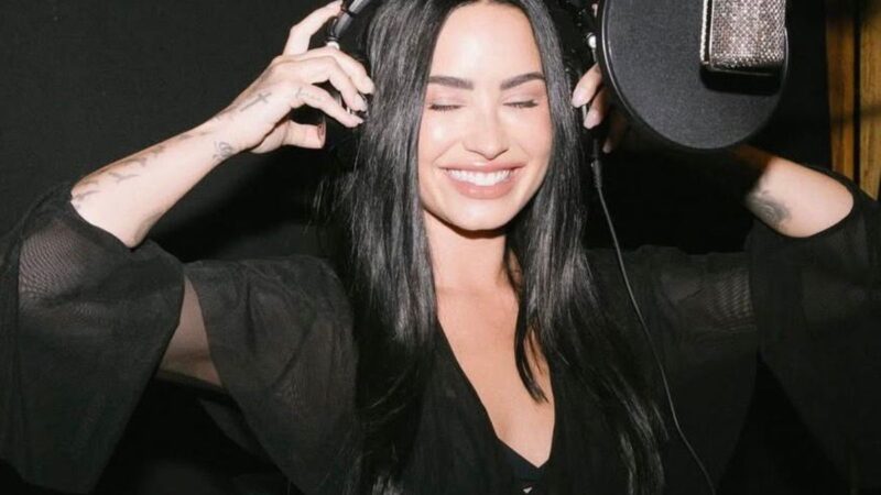 Demi Lovato afirma que avisou antes de cantar “Heart Attack” em evento sobre saúde do coração