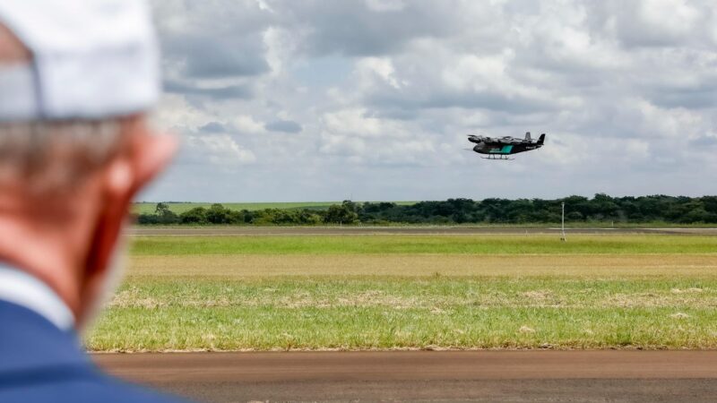 Eve realiza voo de demonstração do protótipo eVTOL para presidente Lula e amplia campanha de testes