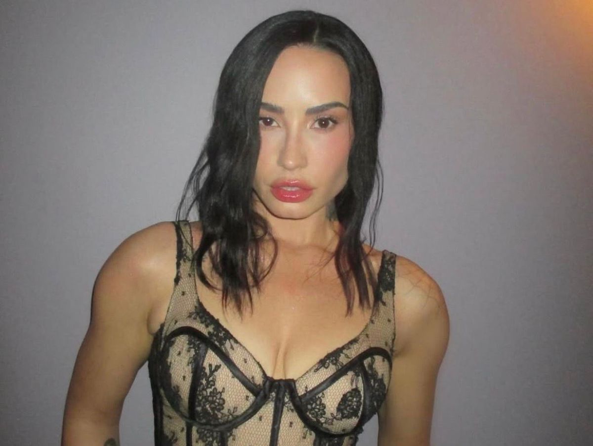 Demi Lovato e Keke Palmer lembram relacionamentos com homens muito mais velhos e citam música de Hilary Duff