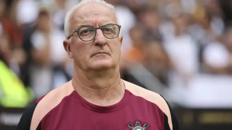 Dorival Júnior fala sobre pressão antes de enfrentar o Flamengo após empate do Corinthians