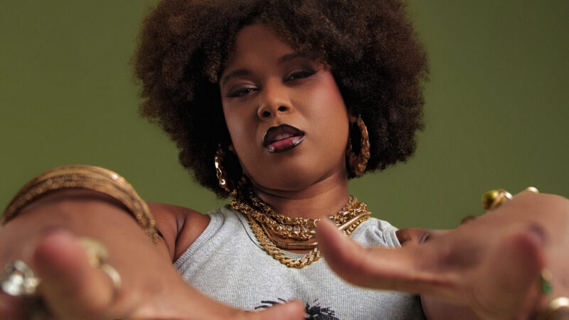 MC Luanna anuncia data e capa da mixtape “IRREFREÁVEL”