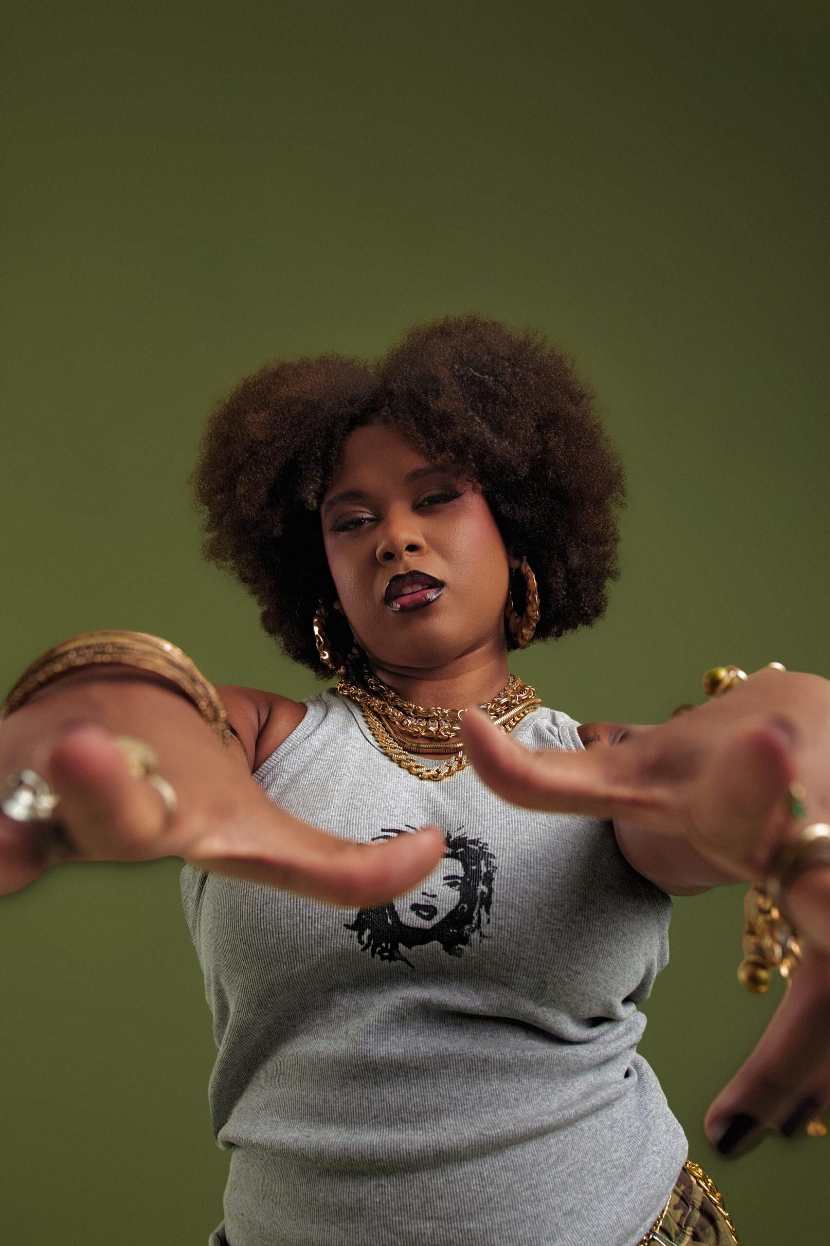 MC Luanna anuncia data e capa da mixtape “IRREFREÁVEL”