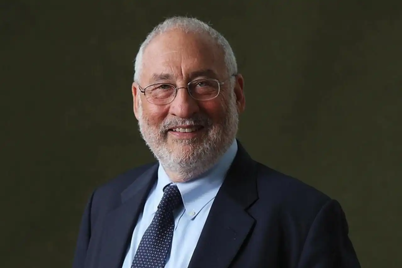 Nobel Joseph Stiglitz alerta que IA coleta “lixo” e ameaça o ecossistema de informação