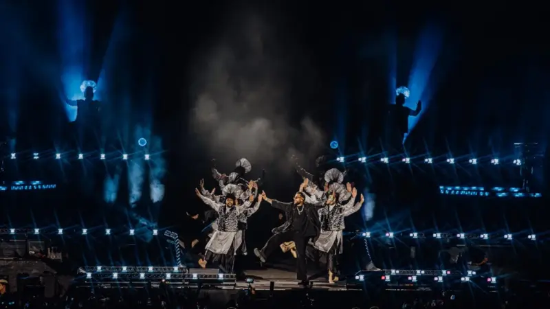 Mais de 75 mil pessoas assistem ao show de abertura da turnê de Karan Aujla na Índia