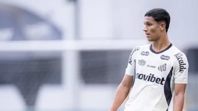 Rafael Gonzaga é relacionado para duelo contra o Cruzeiro e pode ganhar espaço no Santos com Cuca
