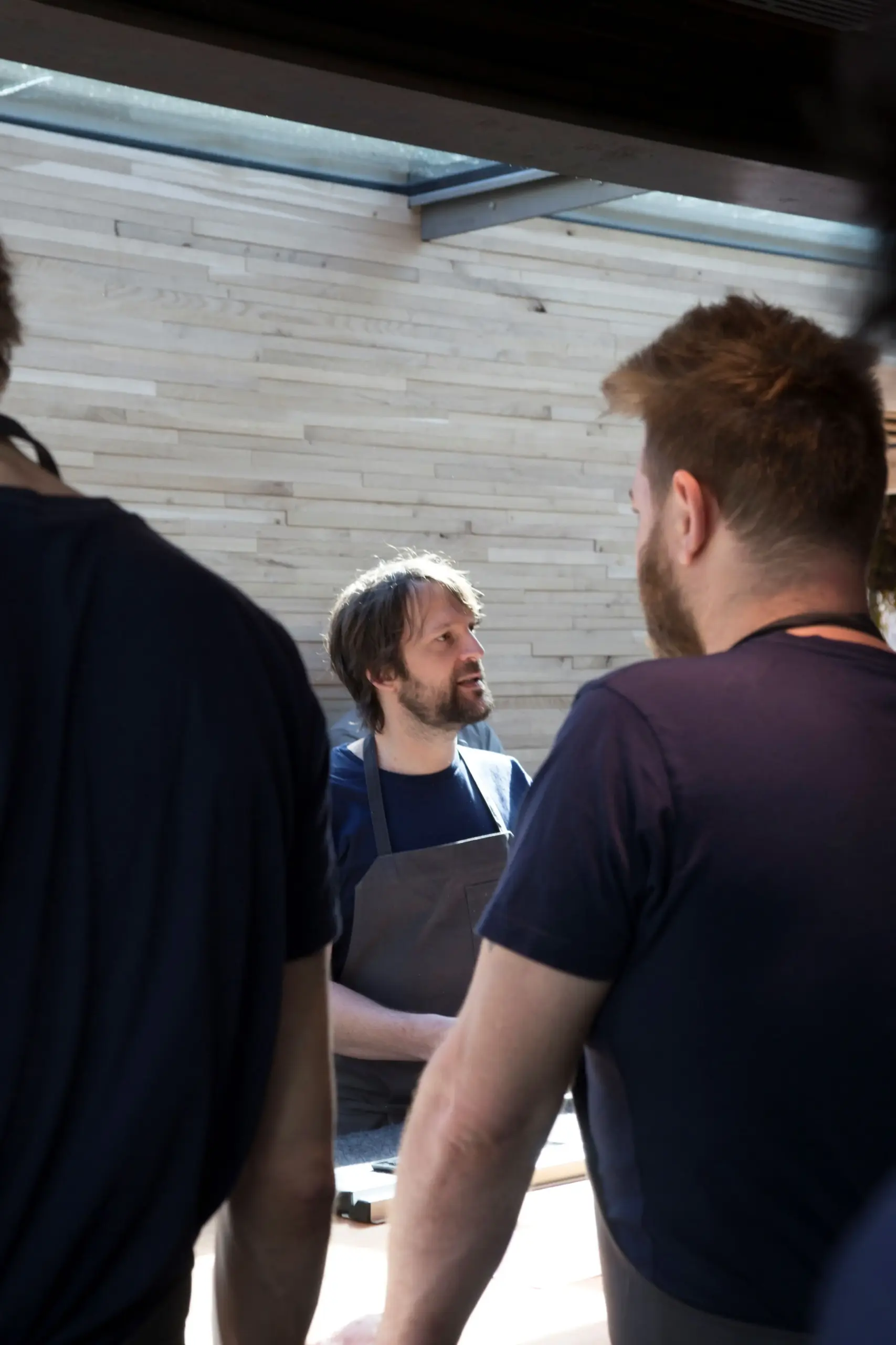 René Redzepi se afasta do comando do Noma após denúncias de agressões e protestos em Los Angeles