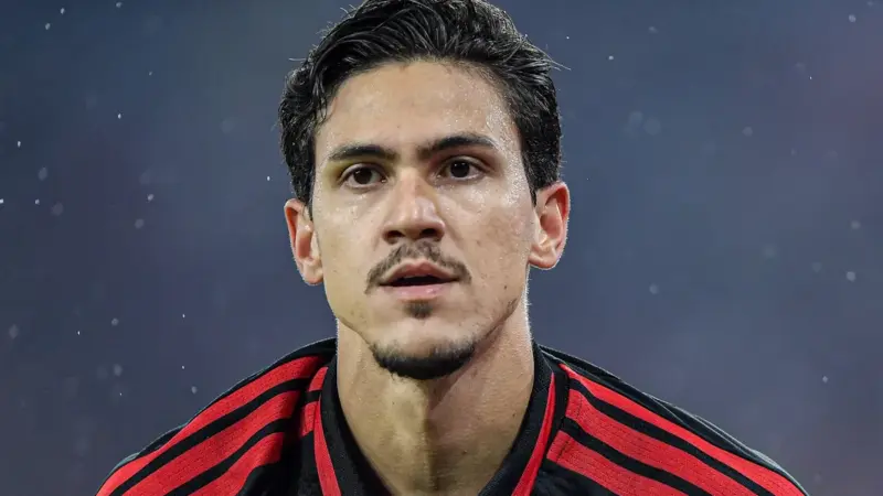Flamengo retoma negociações com Pedro; pedido de aumento salarial é o principal obstáculo