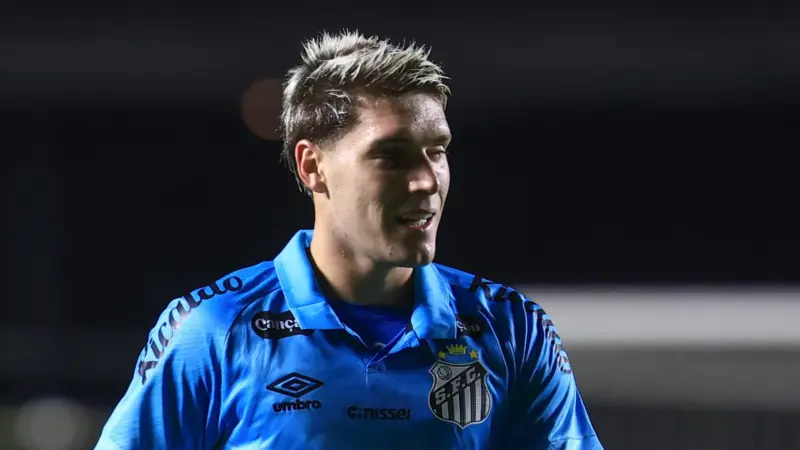Rollheiser, contratação mais cara do Santos, segue como reserva e clube busca solução tática