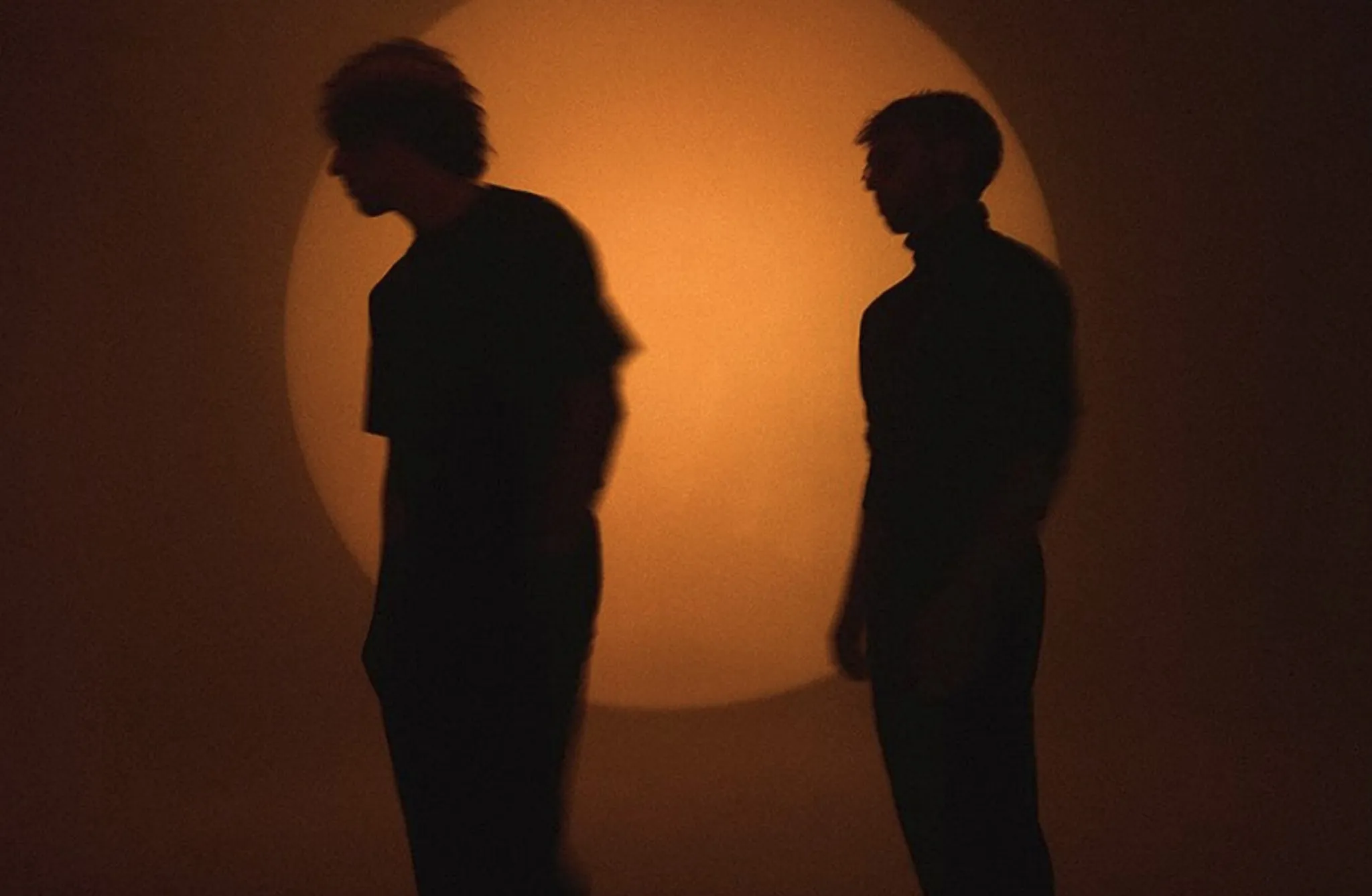 Duo australiano Breathe lança álbum de estreia e muda estratégia de lançamento
