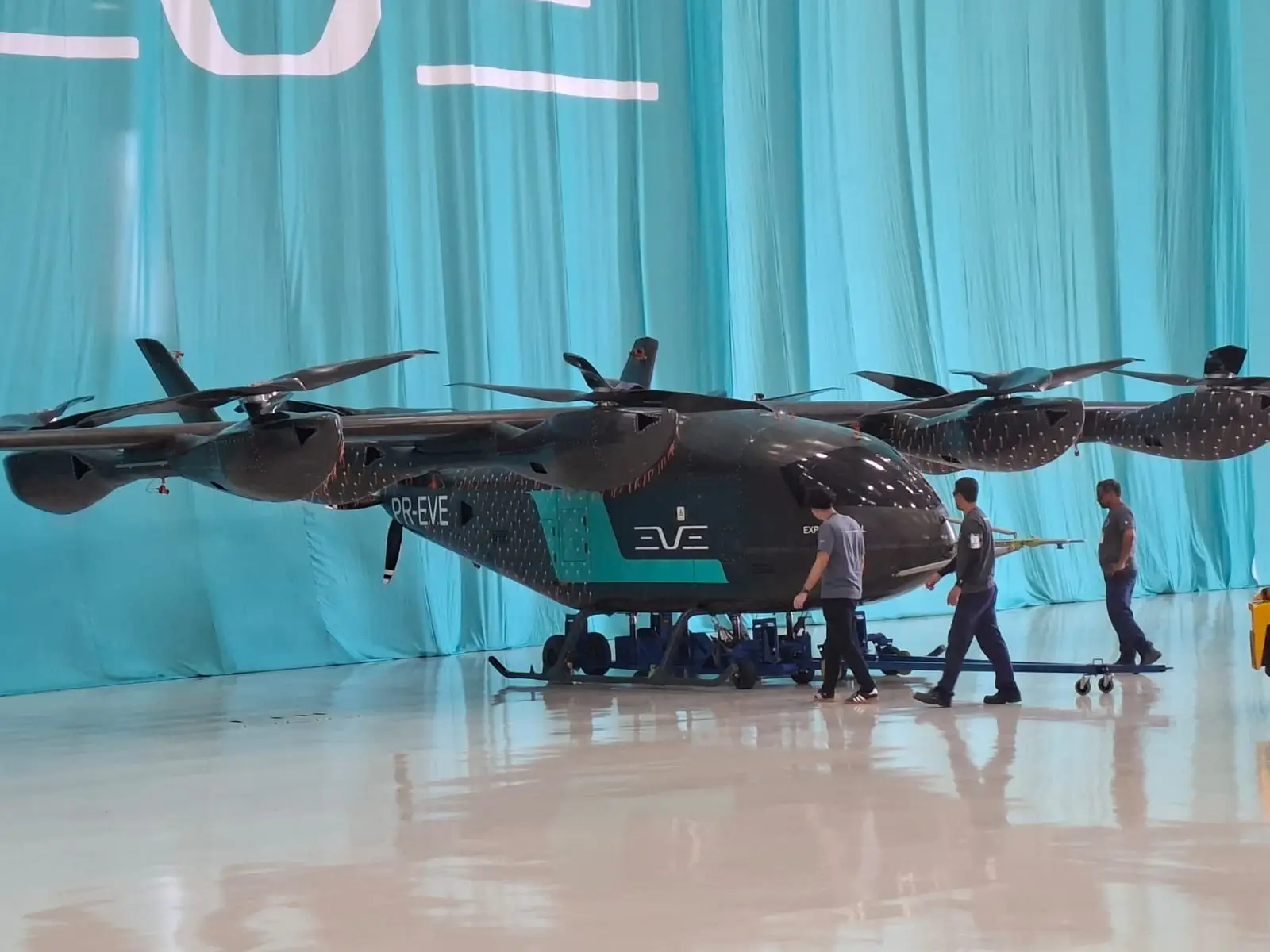 Protótipo de eVTOL da Eve alcança 35 voos e altitude de 43 metros em testes