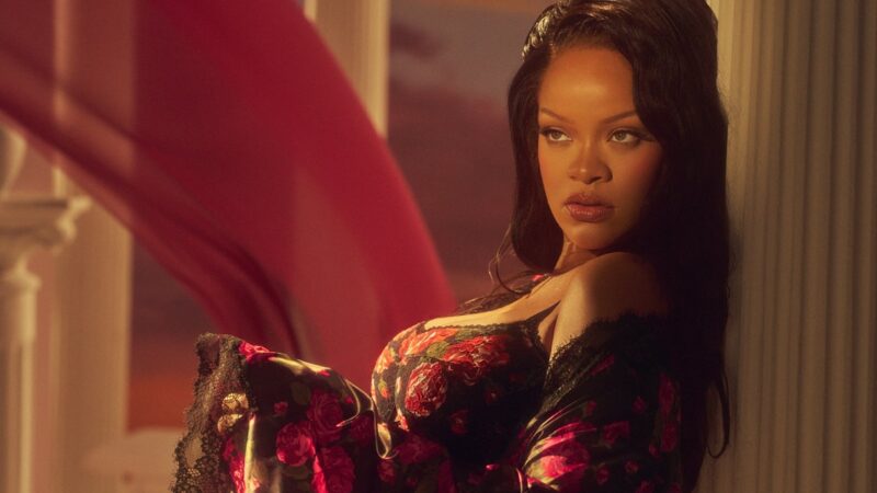 Mulher acusada de tentativa de homicídio por atirar na casa de Rihanna é ouvida pela primeira vez no tribunal