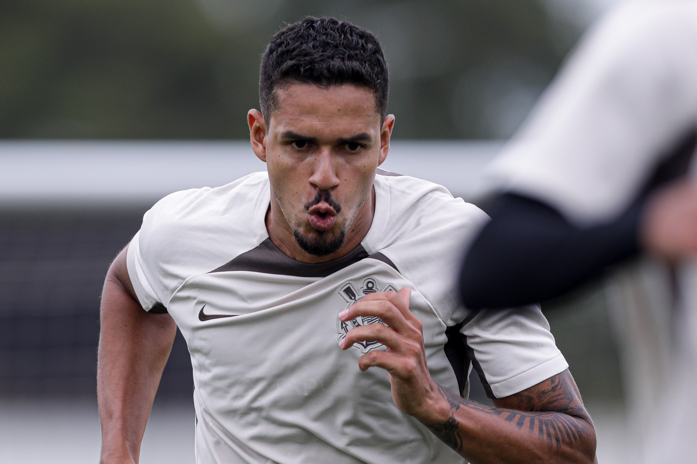 Santos negocia contratação definitiva de Lucas Veríssimo