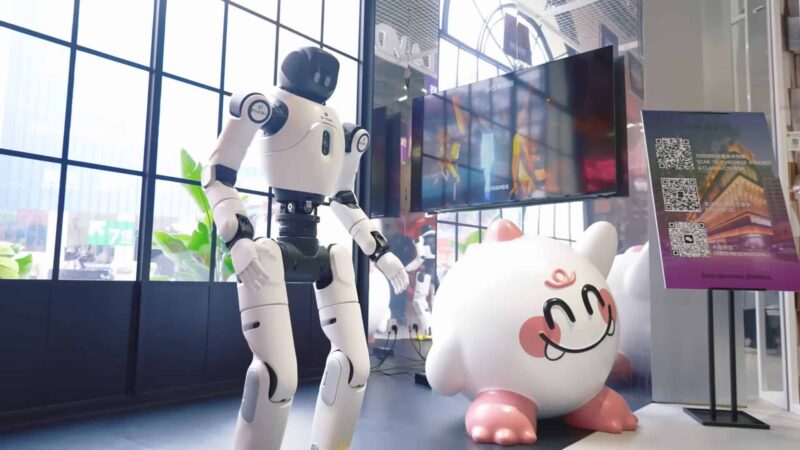 Robô humanoide entra em pane durante apresentação e causa estrago em restaurante de Cupertino