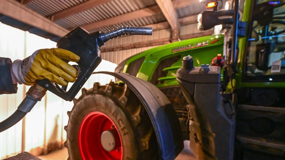 Governo zera PIS/Cofins sobre diesel e anuncia subsídio para conter efeitos da guerra no Irã