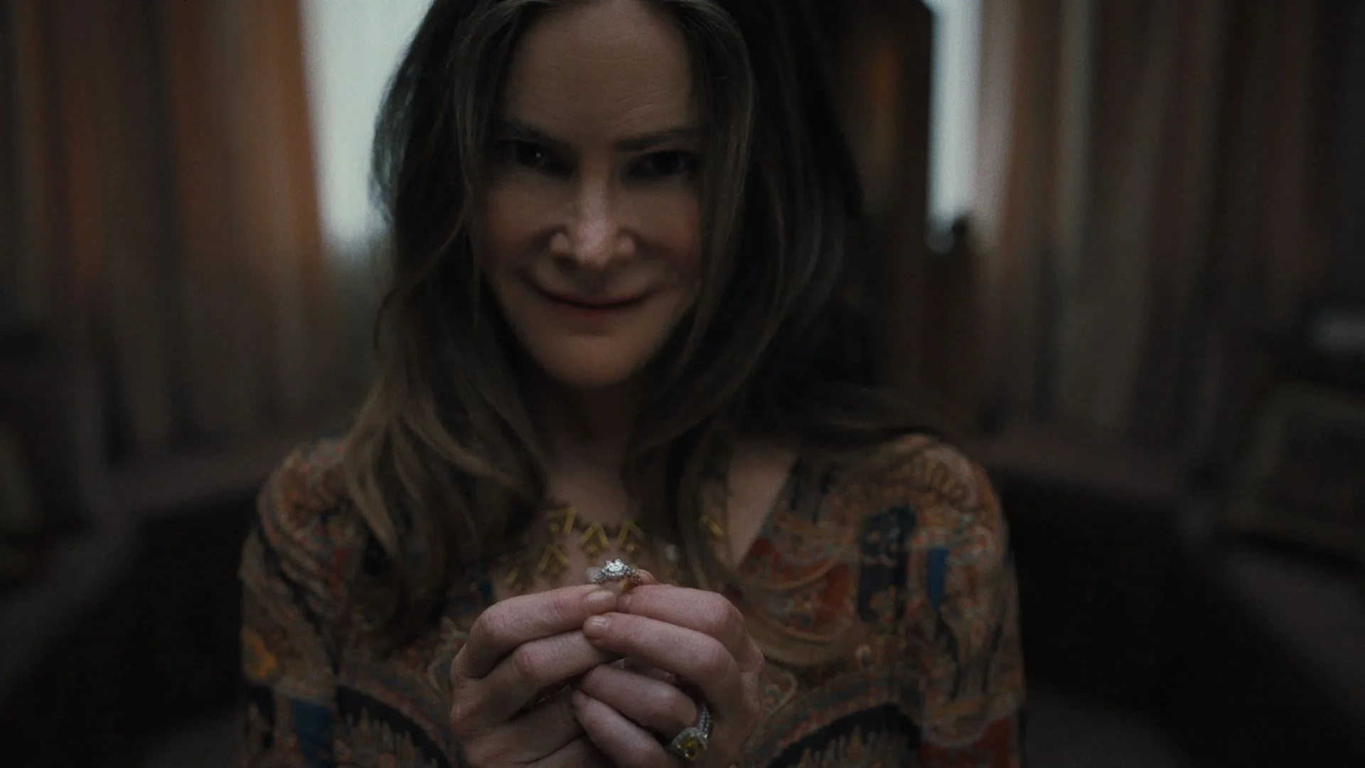 pensarcontemporaneo.com - Algo Horr&iacute;vel Vai Acontecer: s&eacute;rie nova da Netflix arrepia j&aacute; na 1&ordf; cena e faz voc&ecirc; desconfiar de tudo